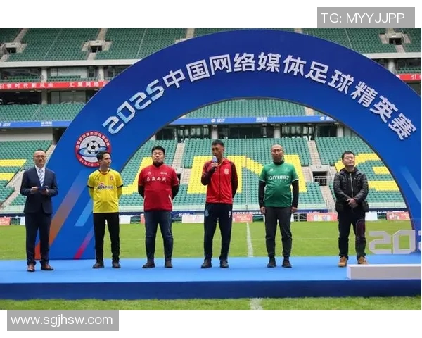 鞍山男足球星闪耀赛场展现拼搏精神引领球队不断前行